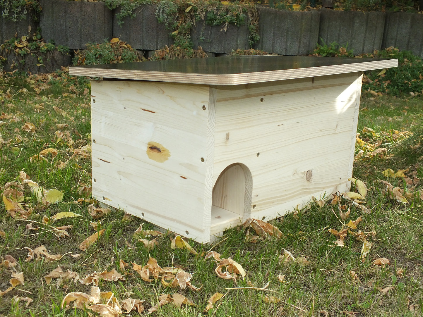 Igelhütte Igelhaus Igelhotel Winterquartier mit Labyrintheingang und Boden