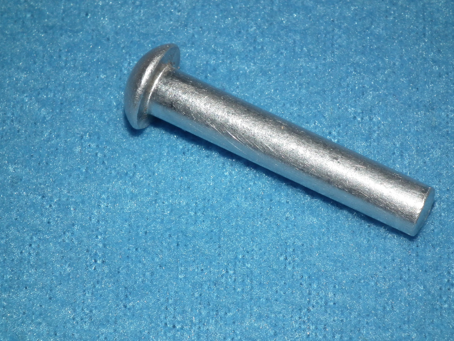 2x Aluachse mit Halbrundkopf
