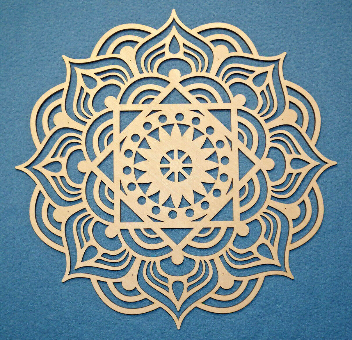 Wandtattoo Mandala filigran aus Holz 28 cm Durchmesser